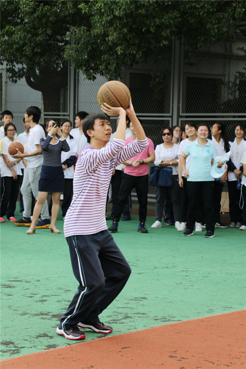拼搏赛场喜迎国庆记宝山中学2018校园运动会