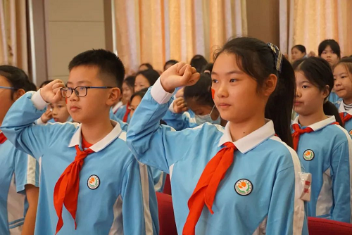 同时引领广大少先队员做共产主义事业接班人,10月18日,求真中学预备