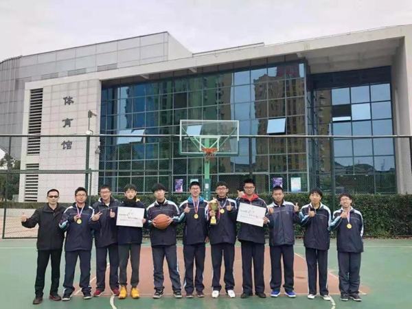 上海行知中学校服图片
